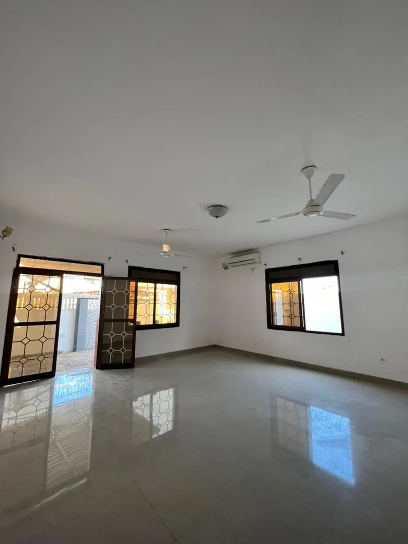 Haramous - Villa F5 à Louer à 260,000