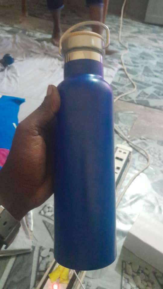Gourde isotherme bleue avec bouchon bois