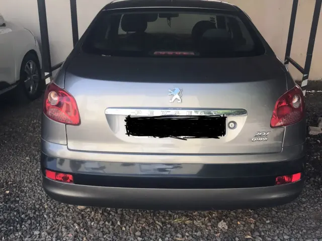 Peugeot 207 compa