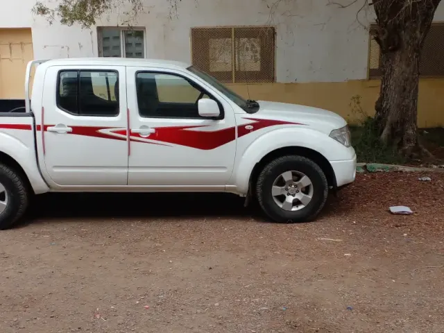 NISSAN NAVARA LE