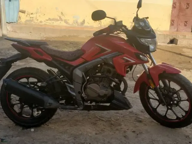 À vendre-Moto SENKE 200, puissance et style à Petit Prix.