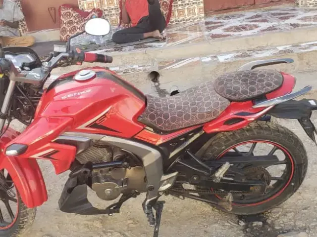 À vendre-Moto SENKE 200, puissance et style à Petit Prix.