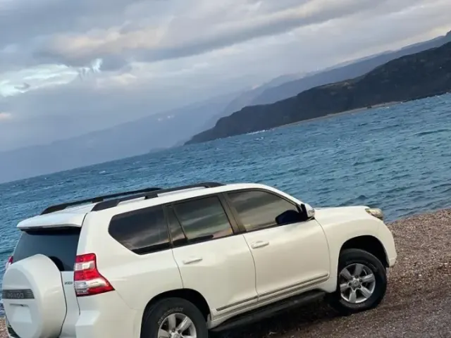 TOYOTA PRADO V8