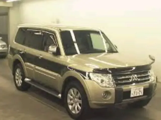 MITSUBISHI PAJERO