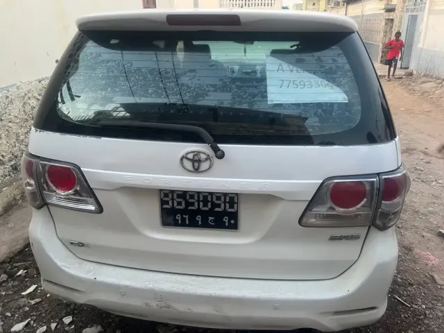 Toyota Fortuner - photo 3 sur 8