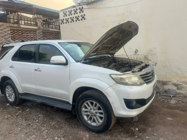 Toyota Fortuner - photo 4 sur 8