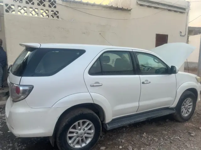 Toyota Fortuner - photo 5 sur 8