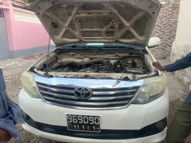 Toyota Fortuner - photo 6 sur 8