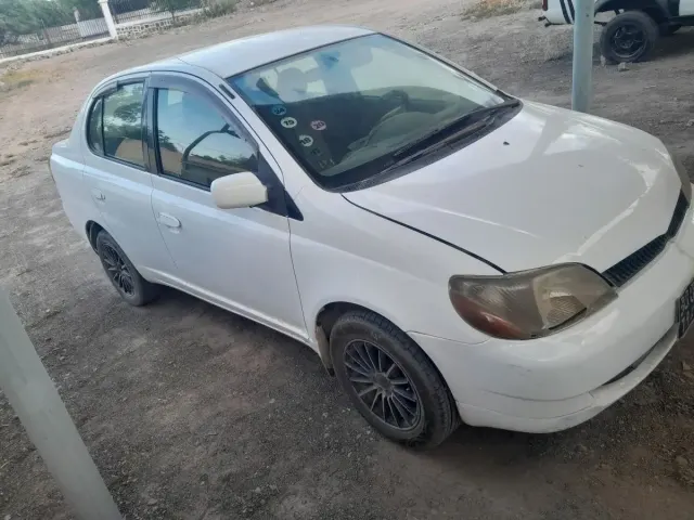 Toyota Platz 2016 essence boîte automatique en bon état