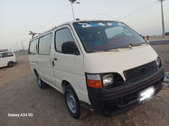 Toyota Hiace minibus blanc, boîte manuelle - photo 4 sur 8