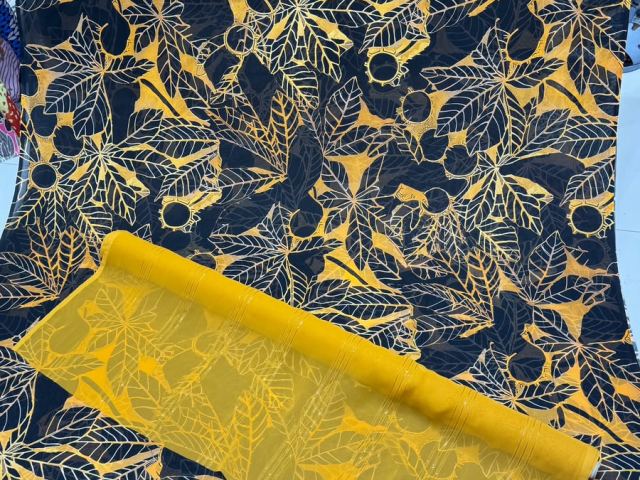 Tissu dirac imprimé floral violet avec doublure satin - photo 7 sur 7