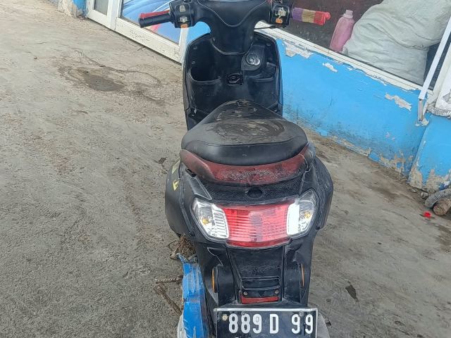 Scooter 50cc noir immatriculé - photo 2 sur 3
