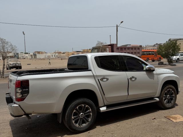 Mitsubishi L200 SPORTERO AUTOMATIC 2022 TOUT OPTION - photo 3 sur 6