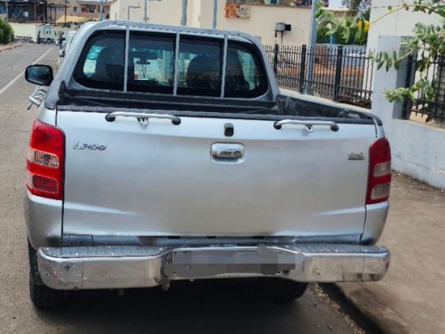 Mitsubishi L200 pick-up double cabine gris - photo 2 sur 7