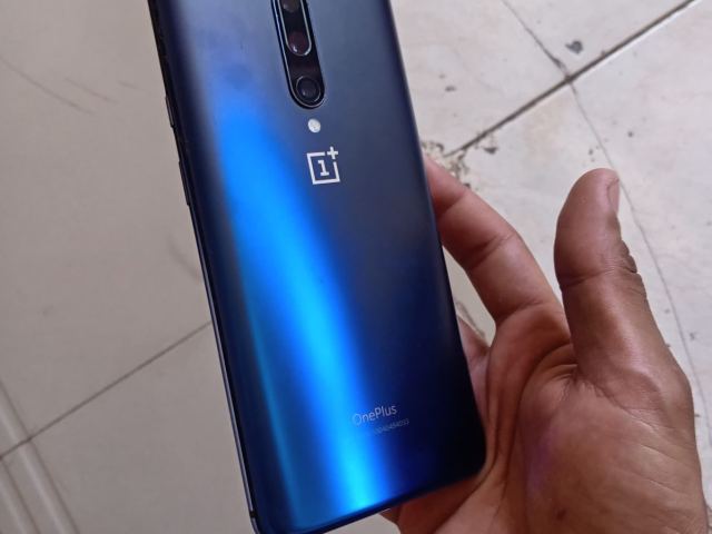 OnePlus 7 Pro smartphone bleu triple capteur