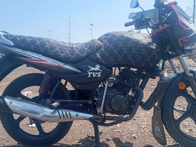 Moto TVS Sport noire - photo 2 sur 3
