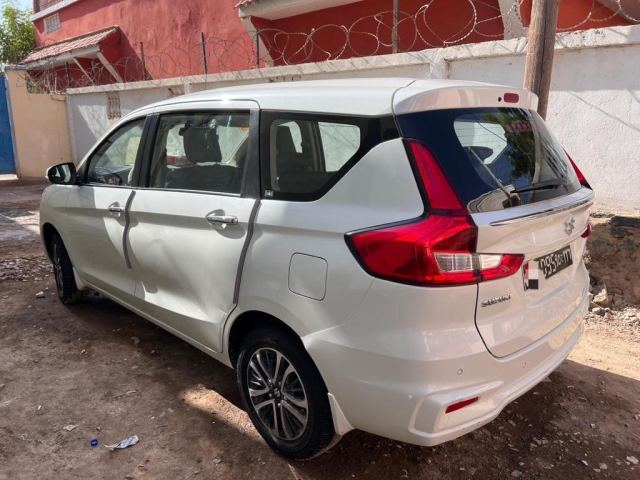 Suzuki Ertiga monospace 7 places blanc - photo 2 sur 4