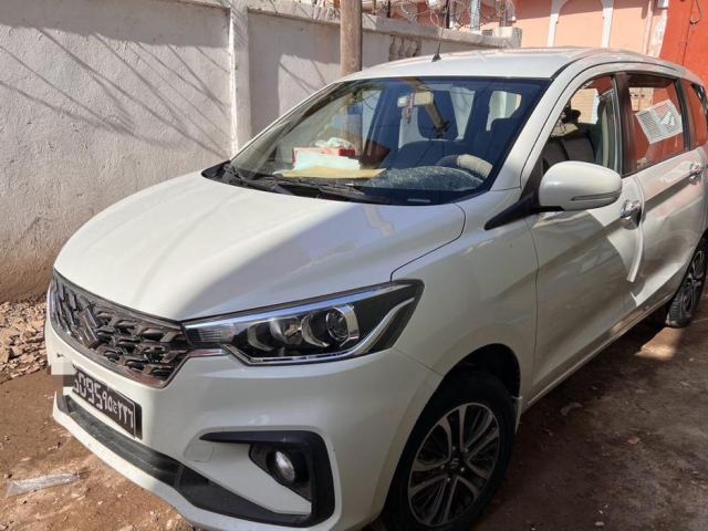 Suzuki Ertiga monospace 7 places blanc