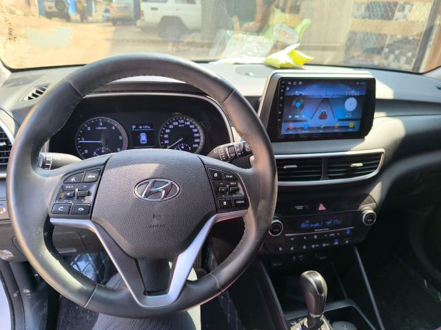 Hyundai Tucson automatique, intérieur équipé - photo 2 sur 8