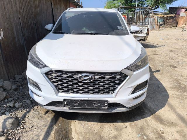 Hyundai Tucson automatique, intérieur équipé - photo 6 sur 8