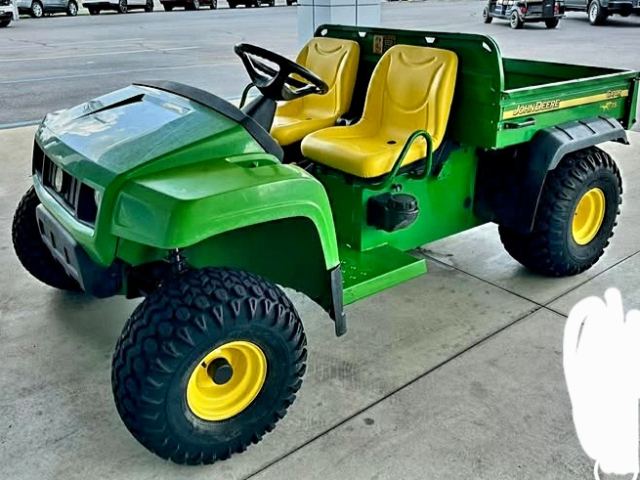 John Deere Gator utilitaire avec benne basculante