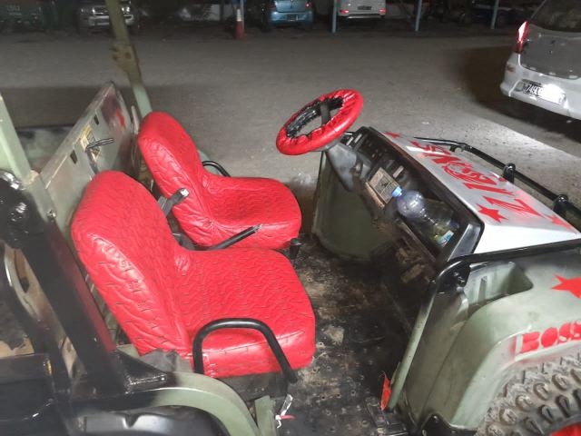 John Deere Gator utilitaire avec benne basculante - photo 7 sur 8