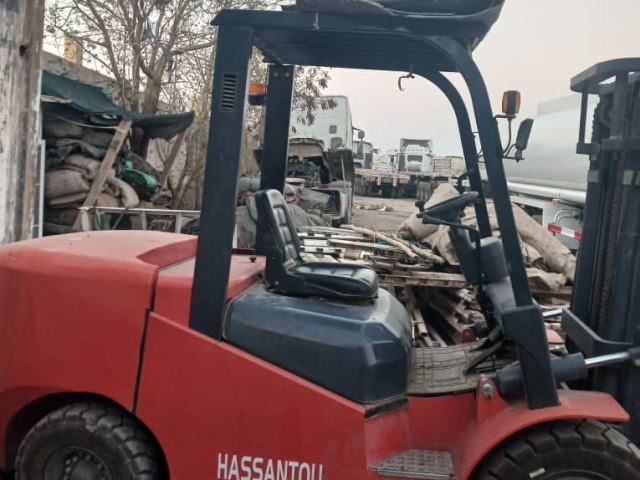 Chariot élévateur Hassantou rouge