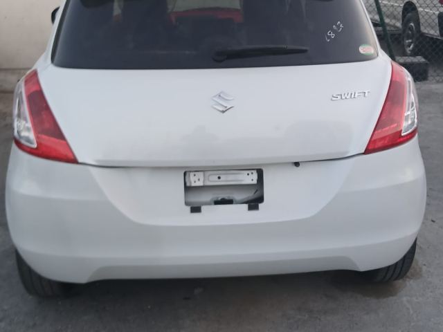 Suzuki Swift blanche automatique - photo 2 sur 8
