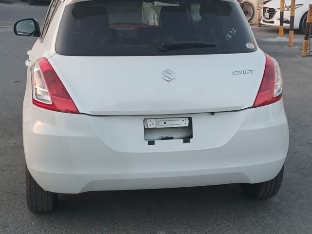 Suzuki Swift blanche automatique - photo 4 sur 8