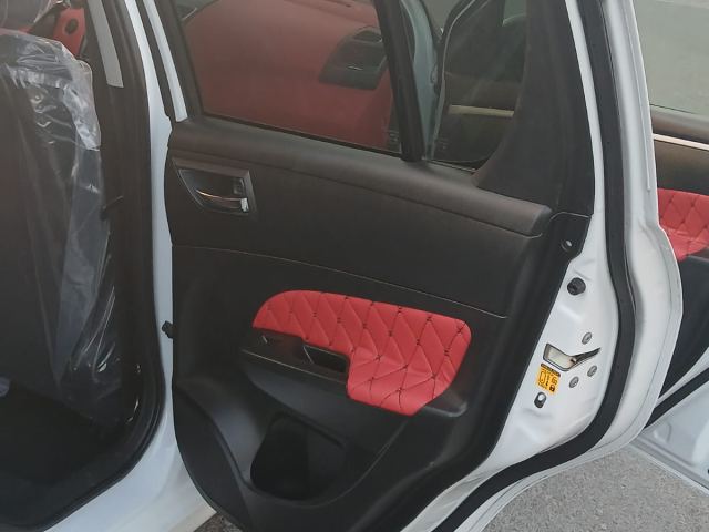 Suzuki Swift blanche automatique - photo 7 sur 8