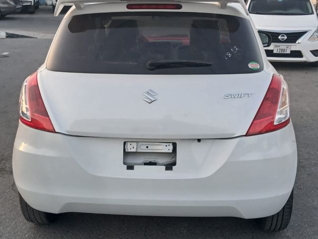 Suzuki Swift blanche automatique - photo 5 sur 8