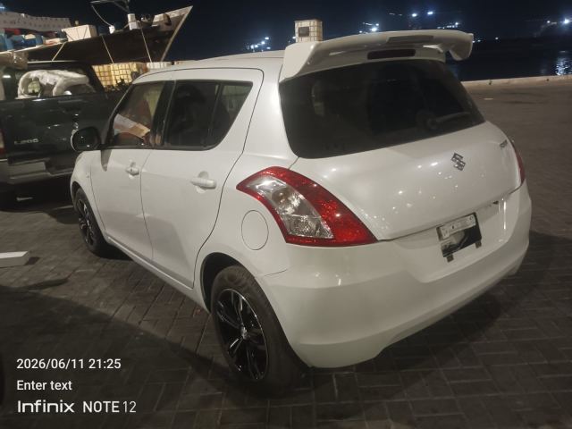 Suzuki Swift blanche automatique - photo 6 sur 8