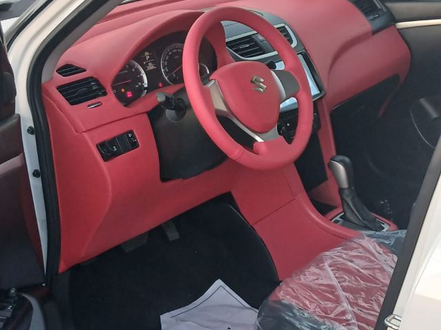 Suzuki Swift blanche automatique - photo 8 sur 8