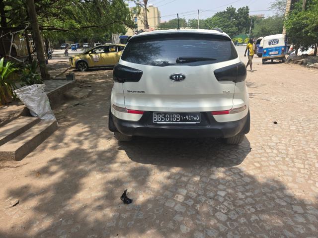 Kia Sportage SUV blanc - photo 2 sur 8