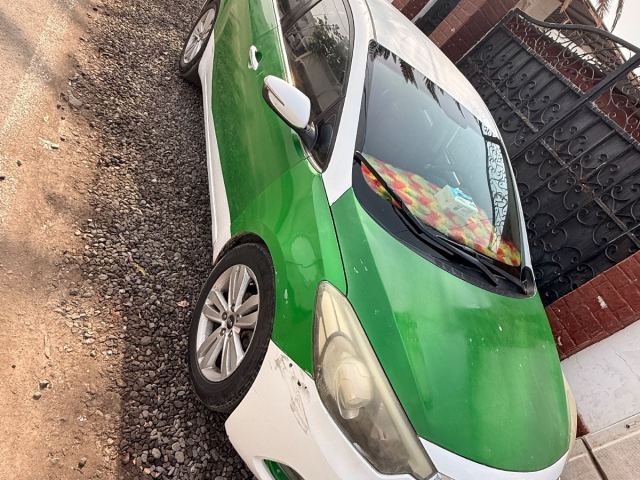 Kia k3 2015 berline verte et blanche à vendre